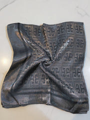 Fe Shiny Geometric Scarf