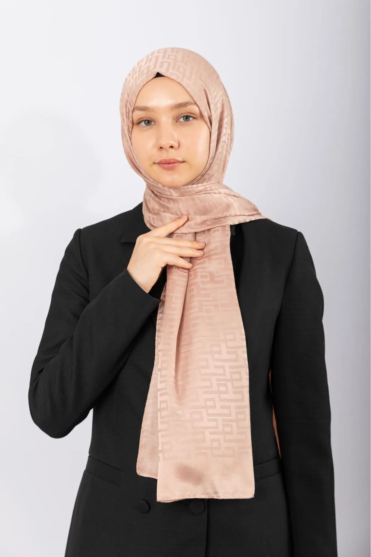 Jacquard stoles with geometric design