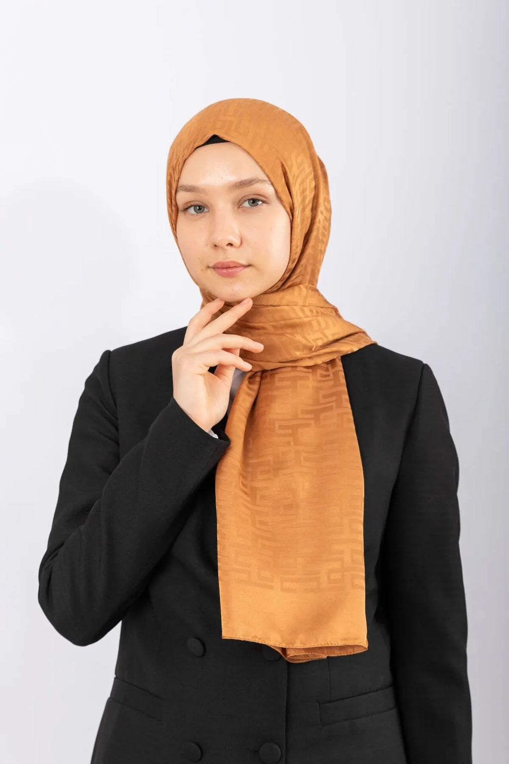 Jacquard stoles with geometric design