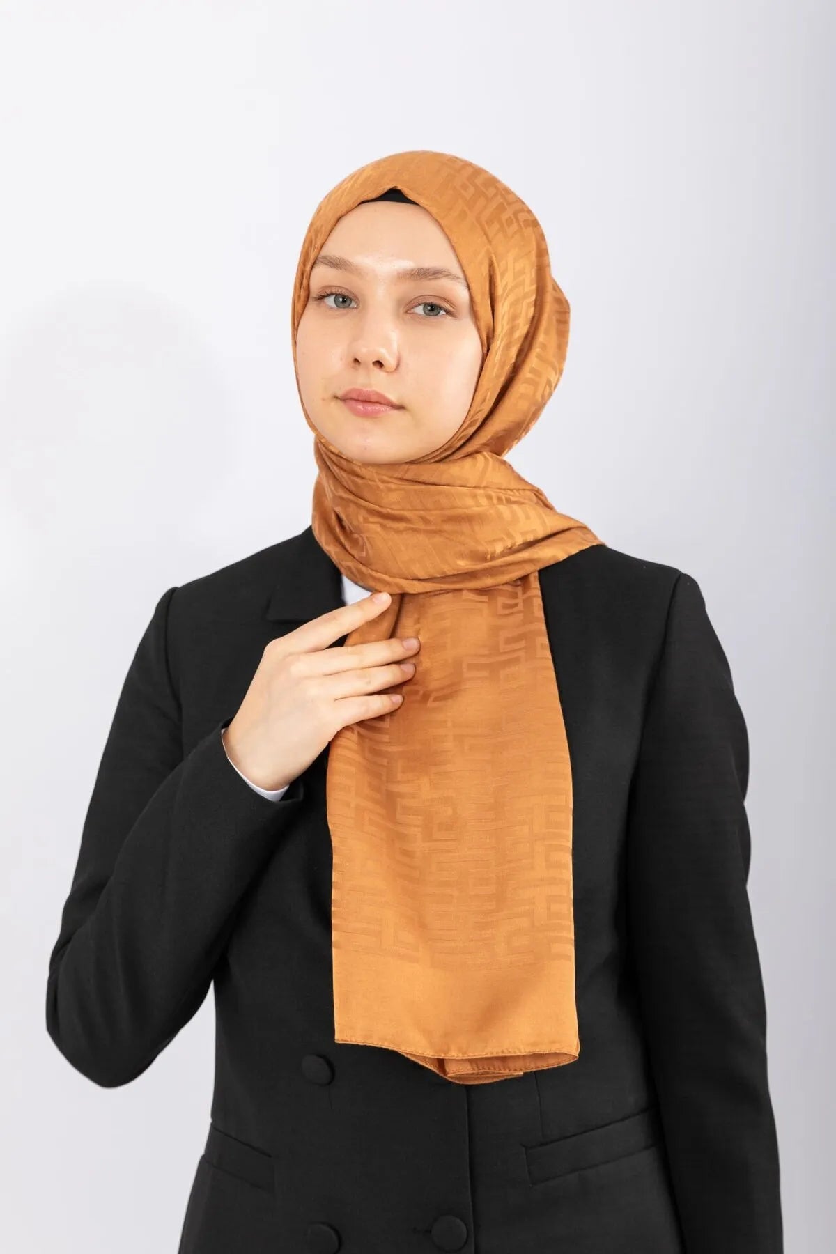 Jacquard stoles with geometric design