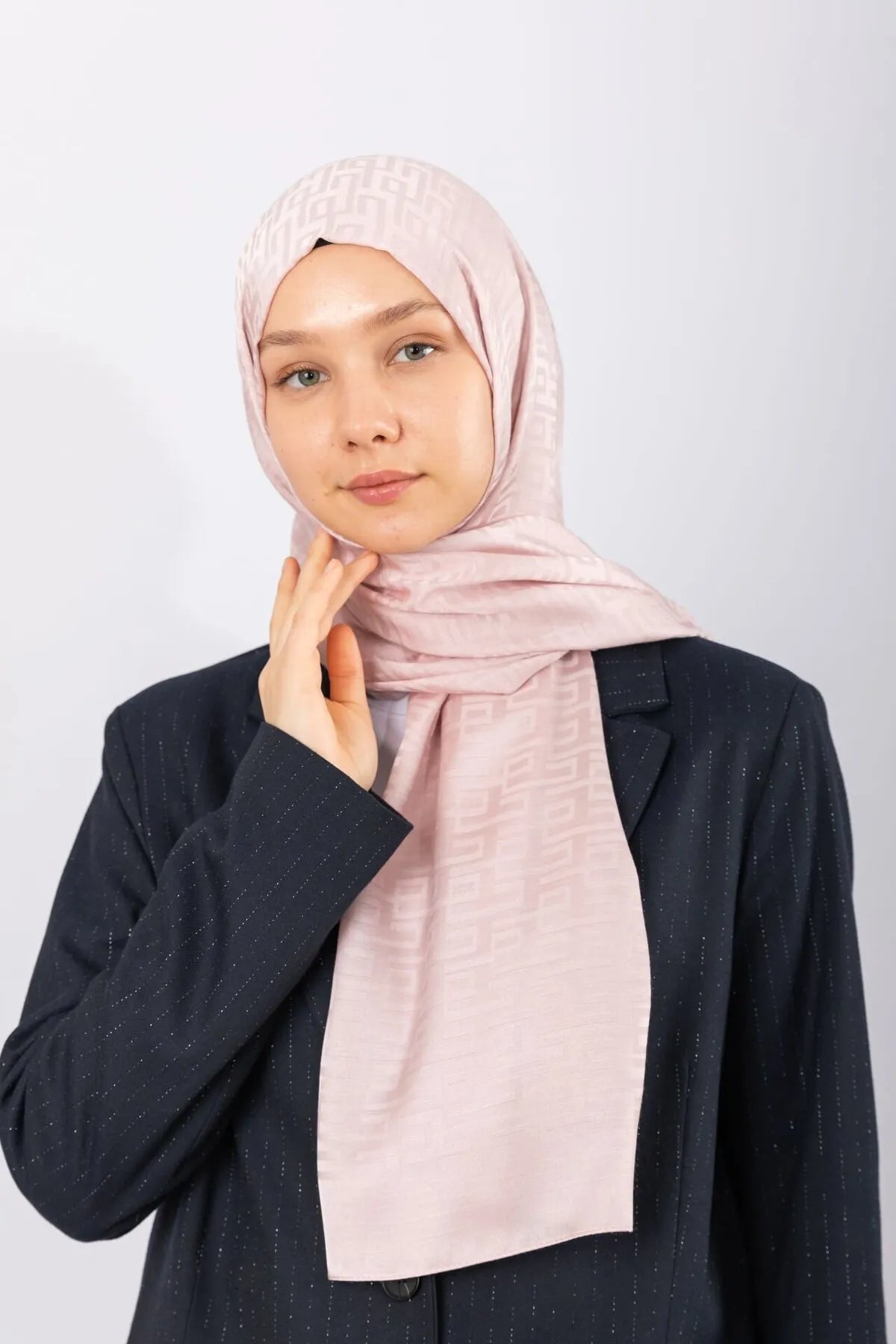 Jacquard stoles with geometric design