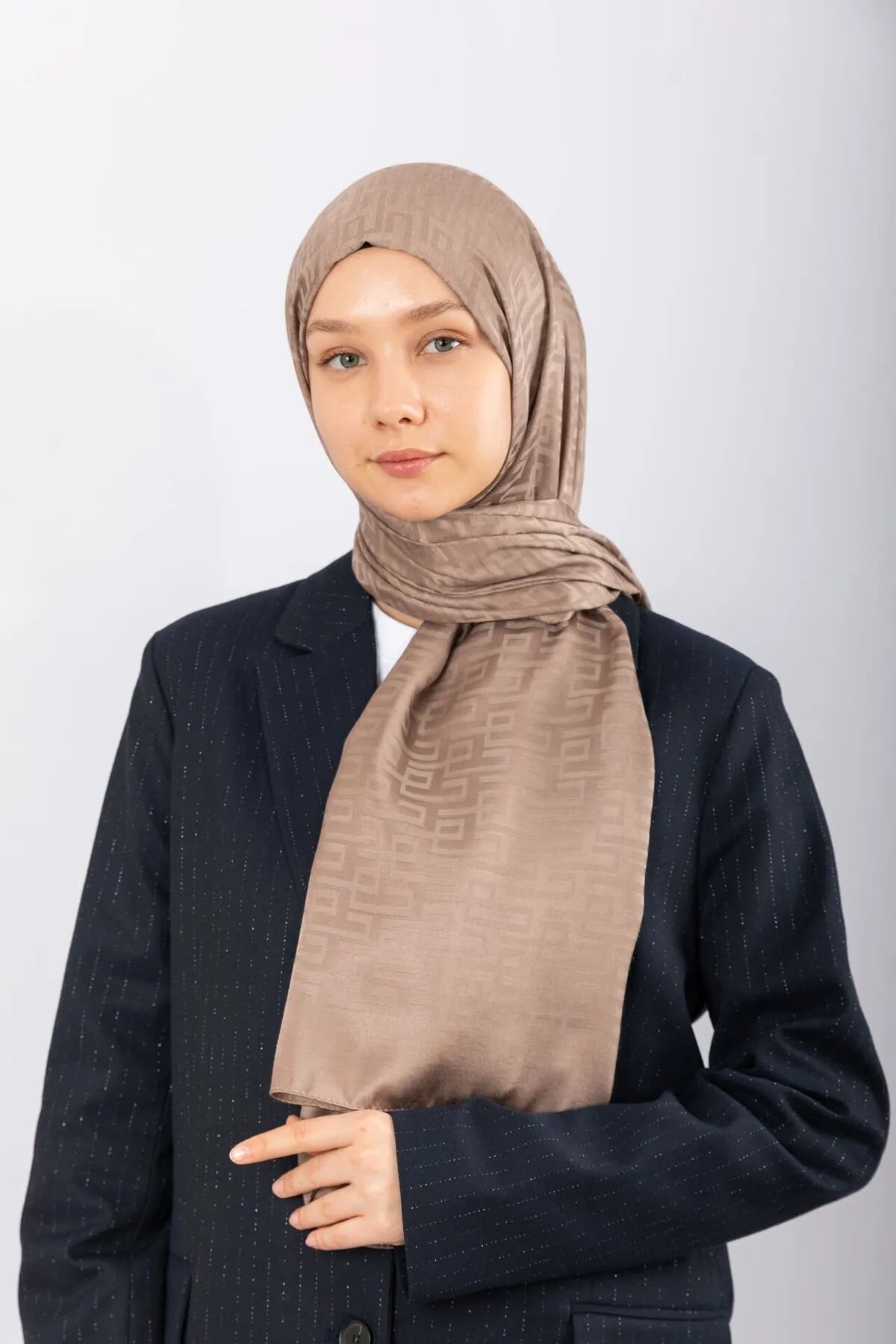 Jacquard stoles with geometric design