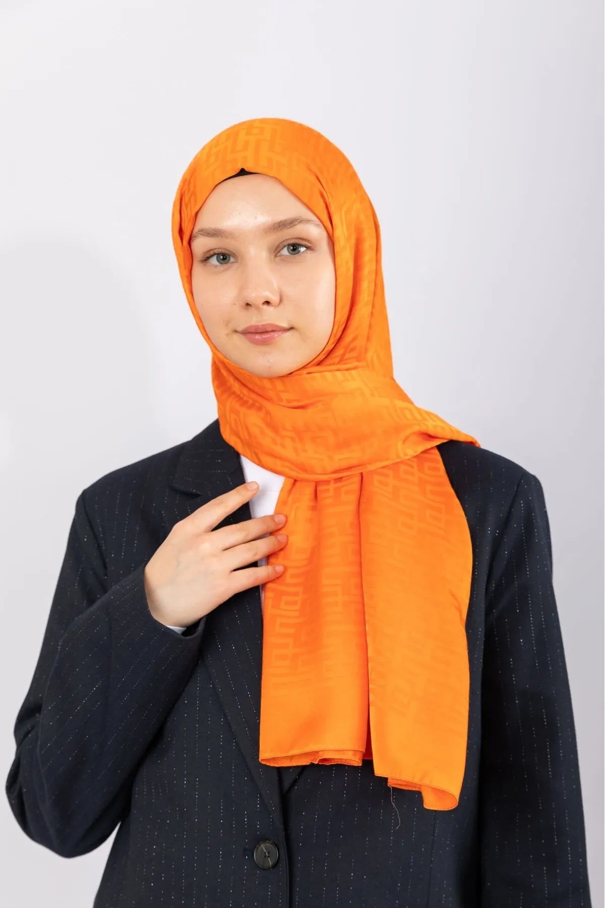 Jacquard stoles with geometric design