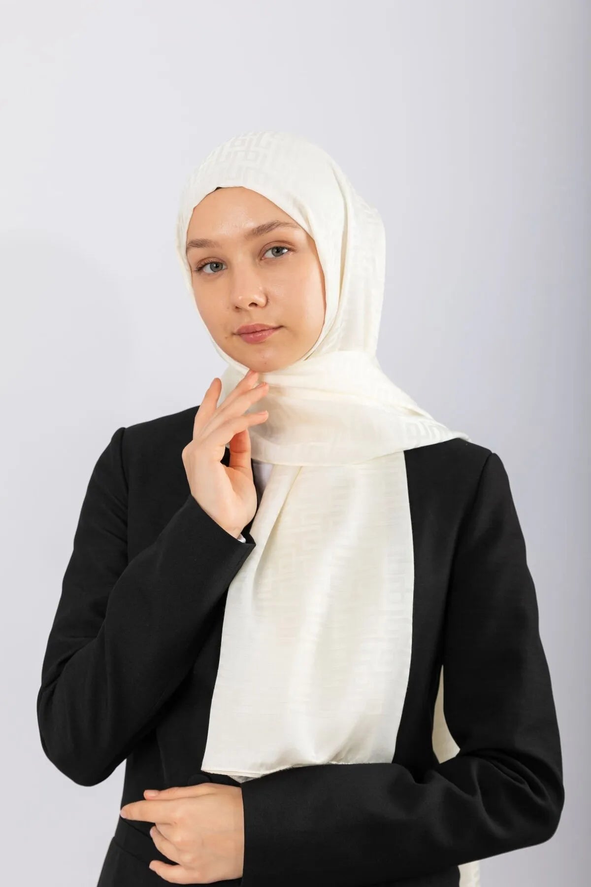 Jacquard stoles with geometric design