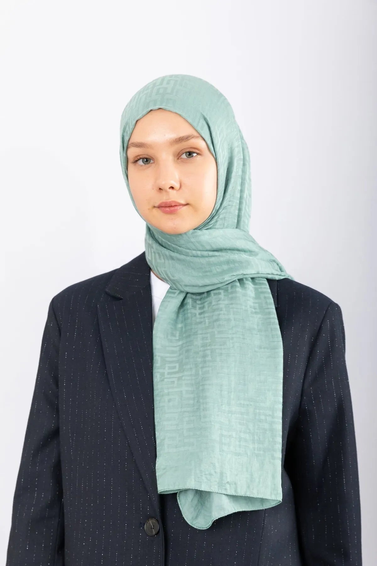 Jacquard stoles with geometric design