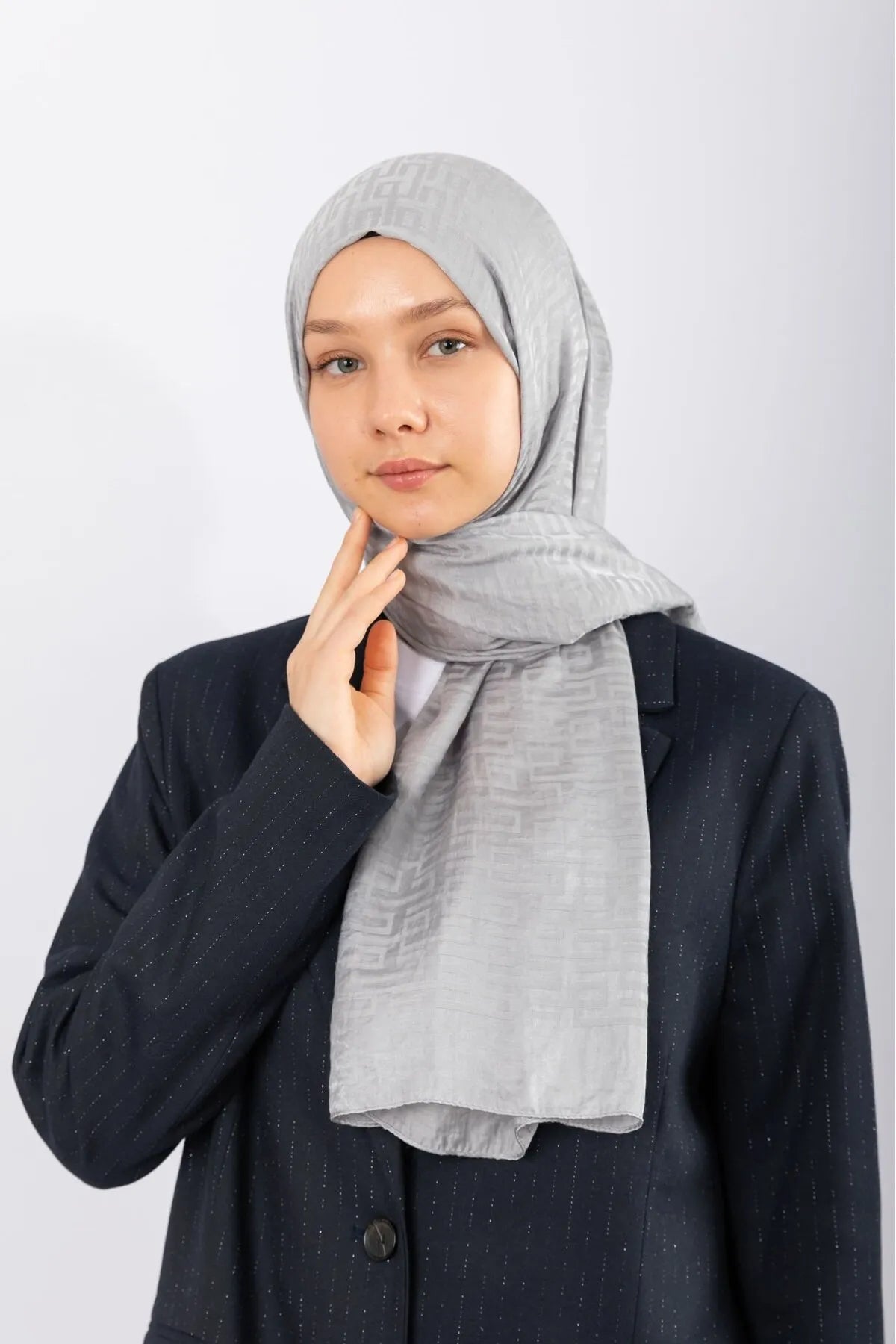 Jacquard stoles with geometric design