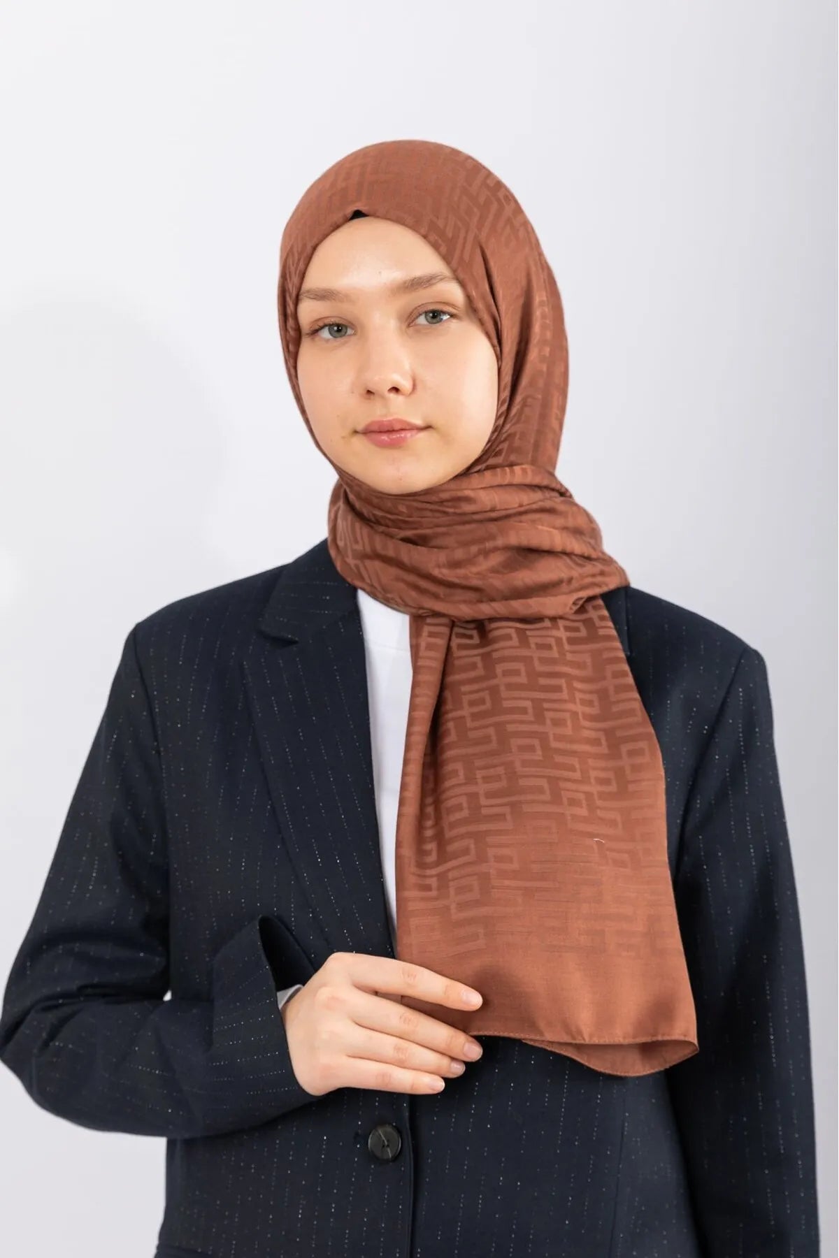 Jacquard stoles with geometric design