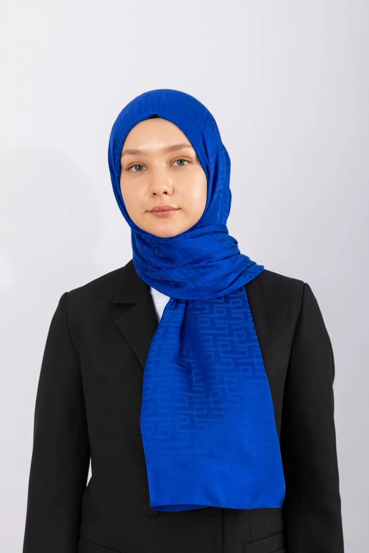 Jacquard stoles with geometric design