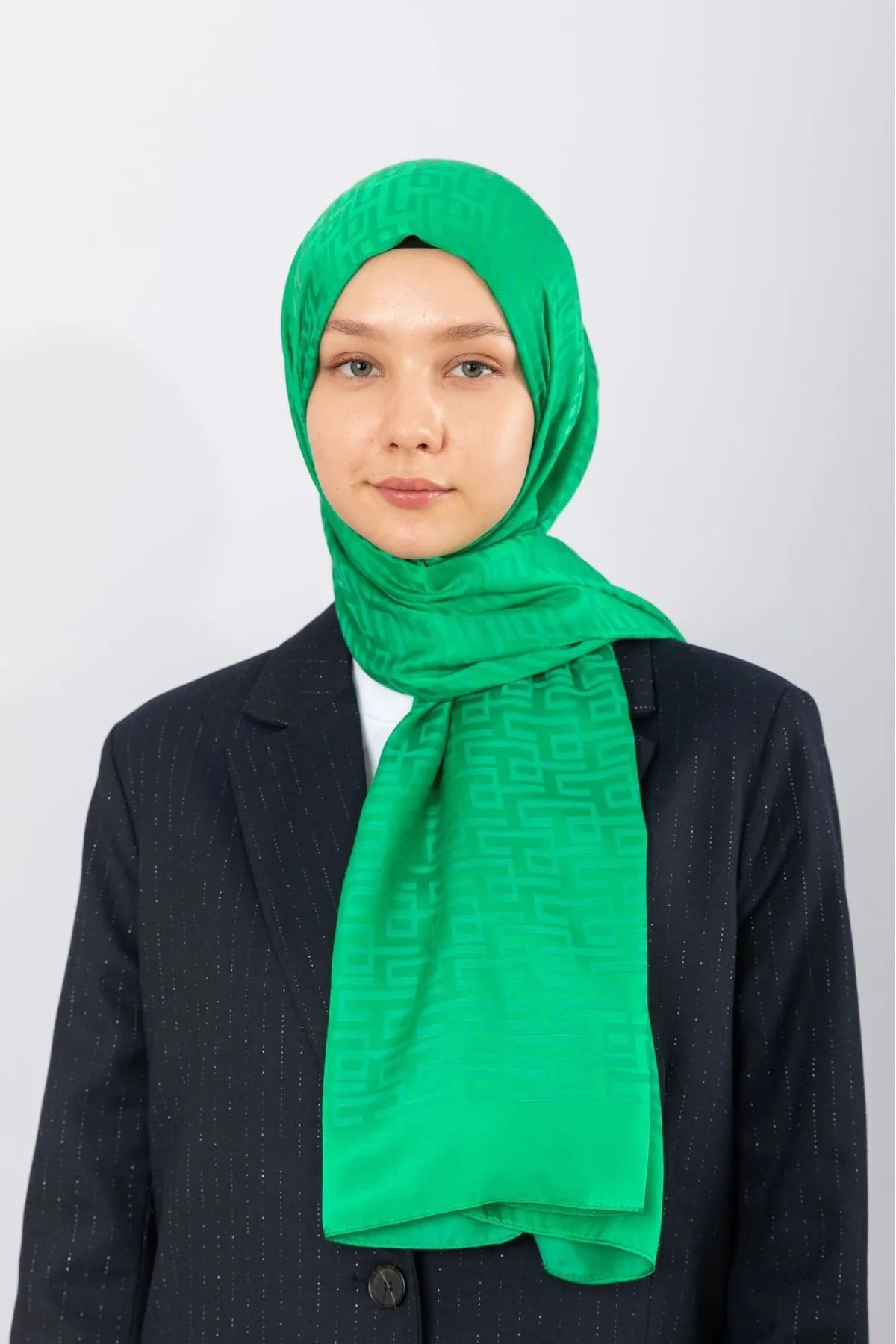 Jacquard stoles with geometric design