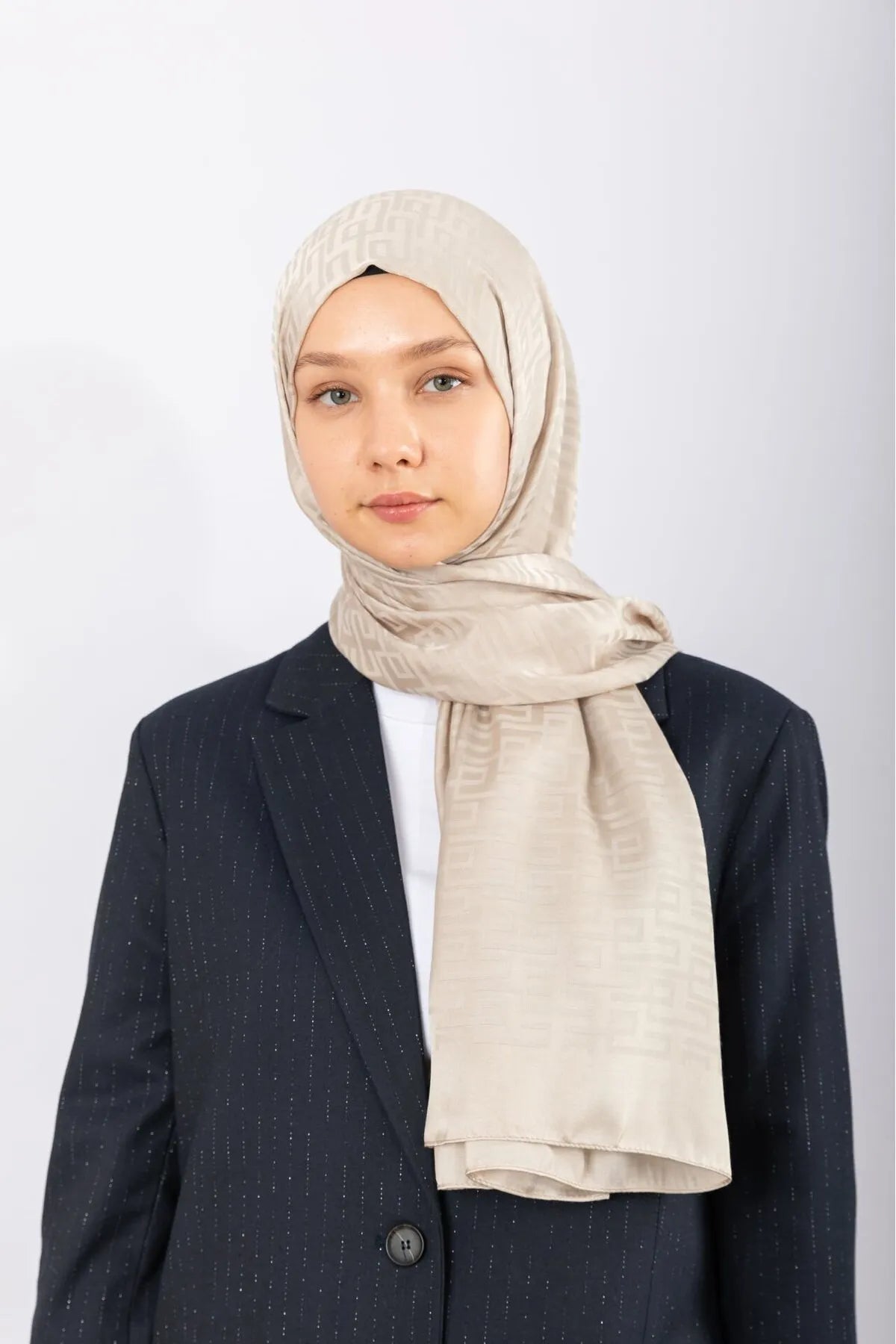 Jacquard stoles with geometric design