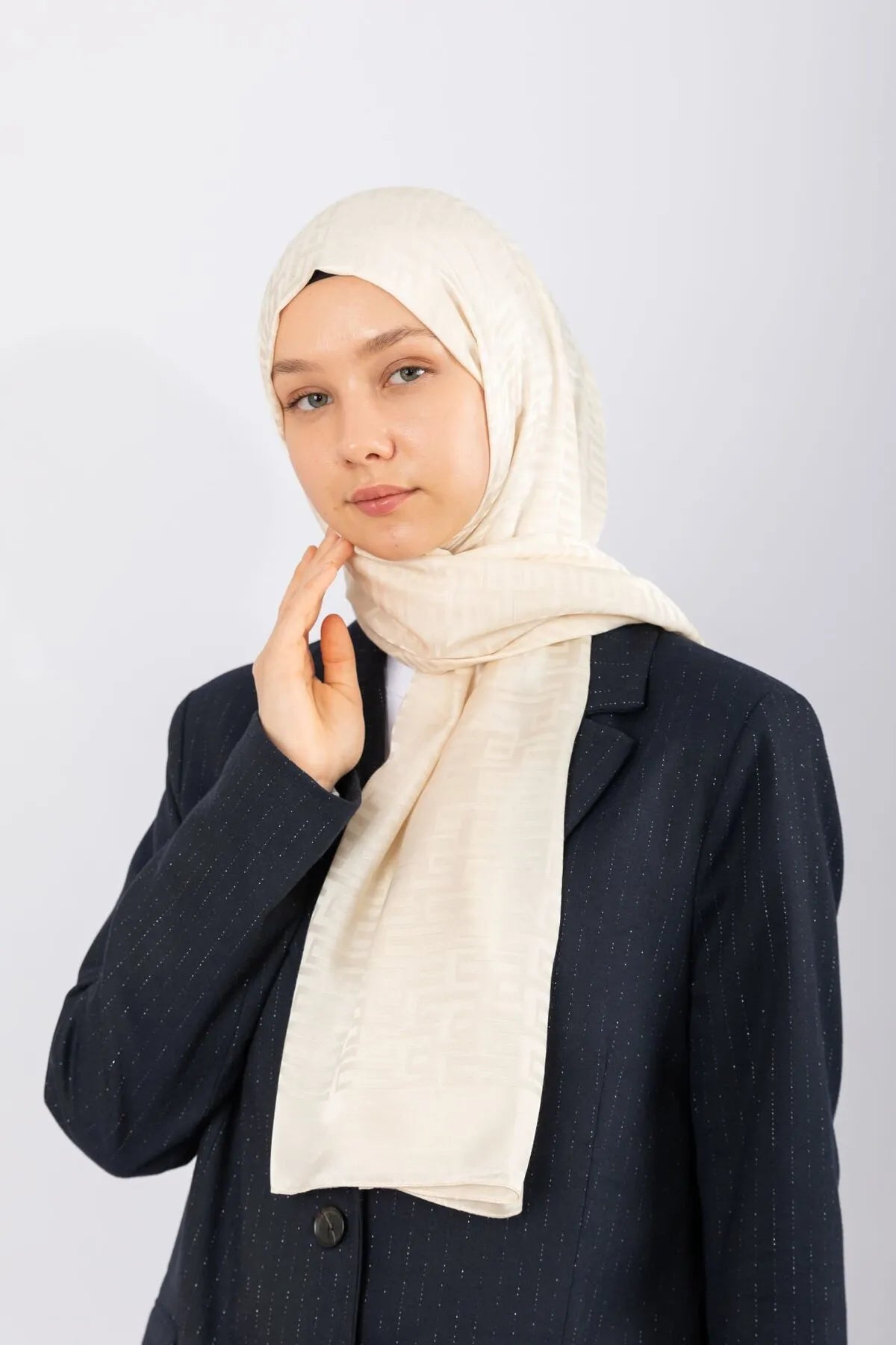 Jacquard stoles with geometric design