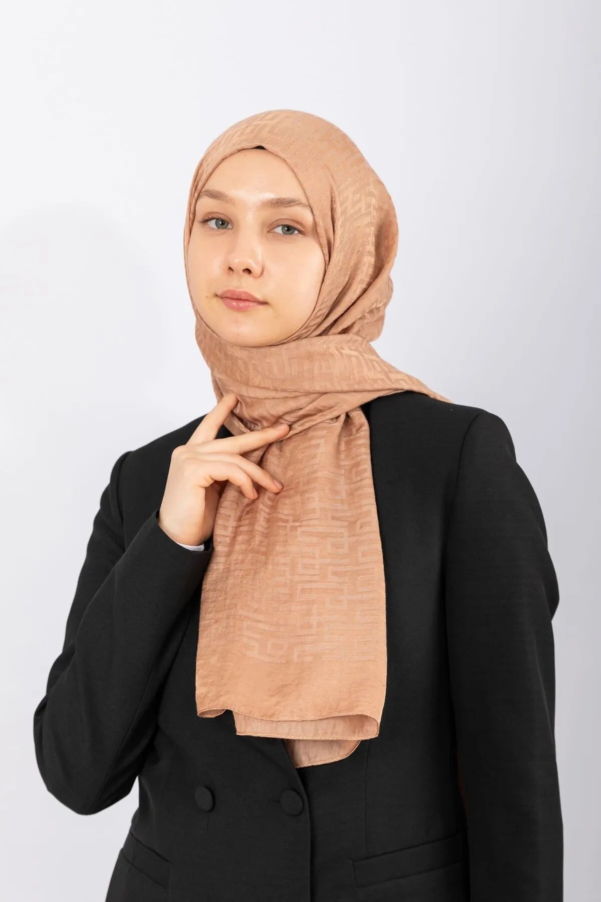 Jacquard stoles with geometric design