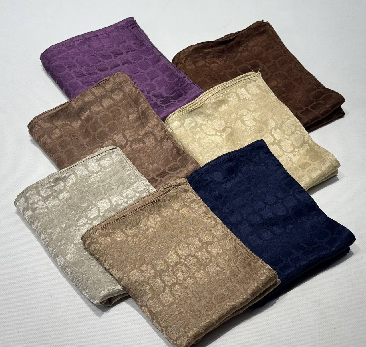 Jacquard stoles with circle design