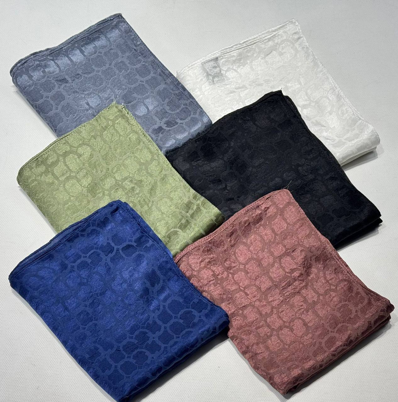 Jacquard stoles with circle design