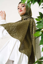 Jacquard shiny stoles