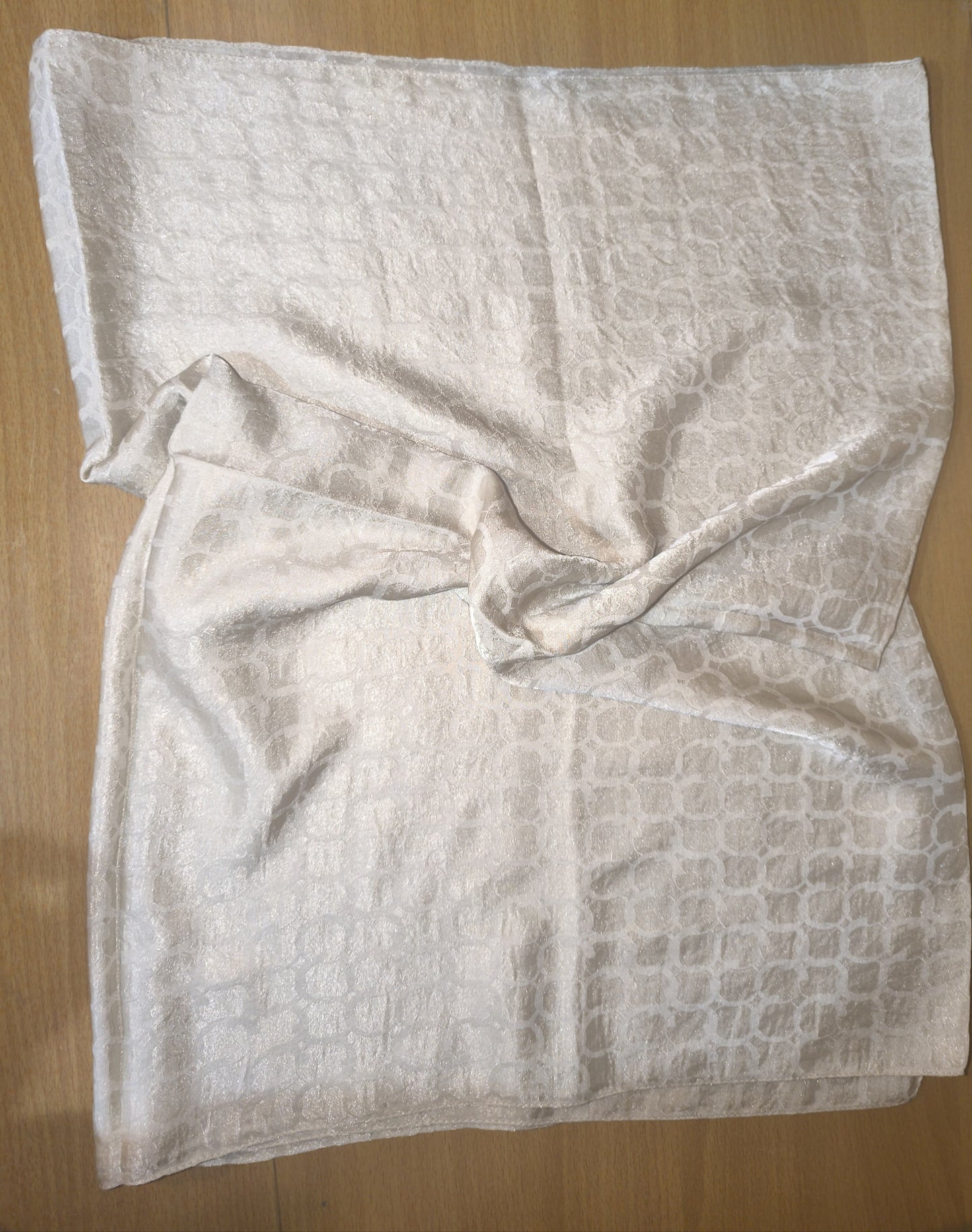 Jacquard stoles with circle design