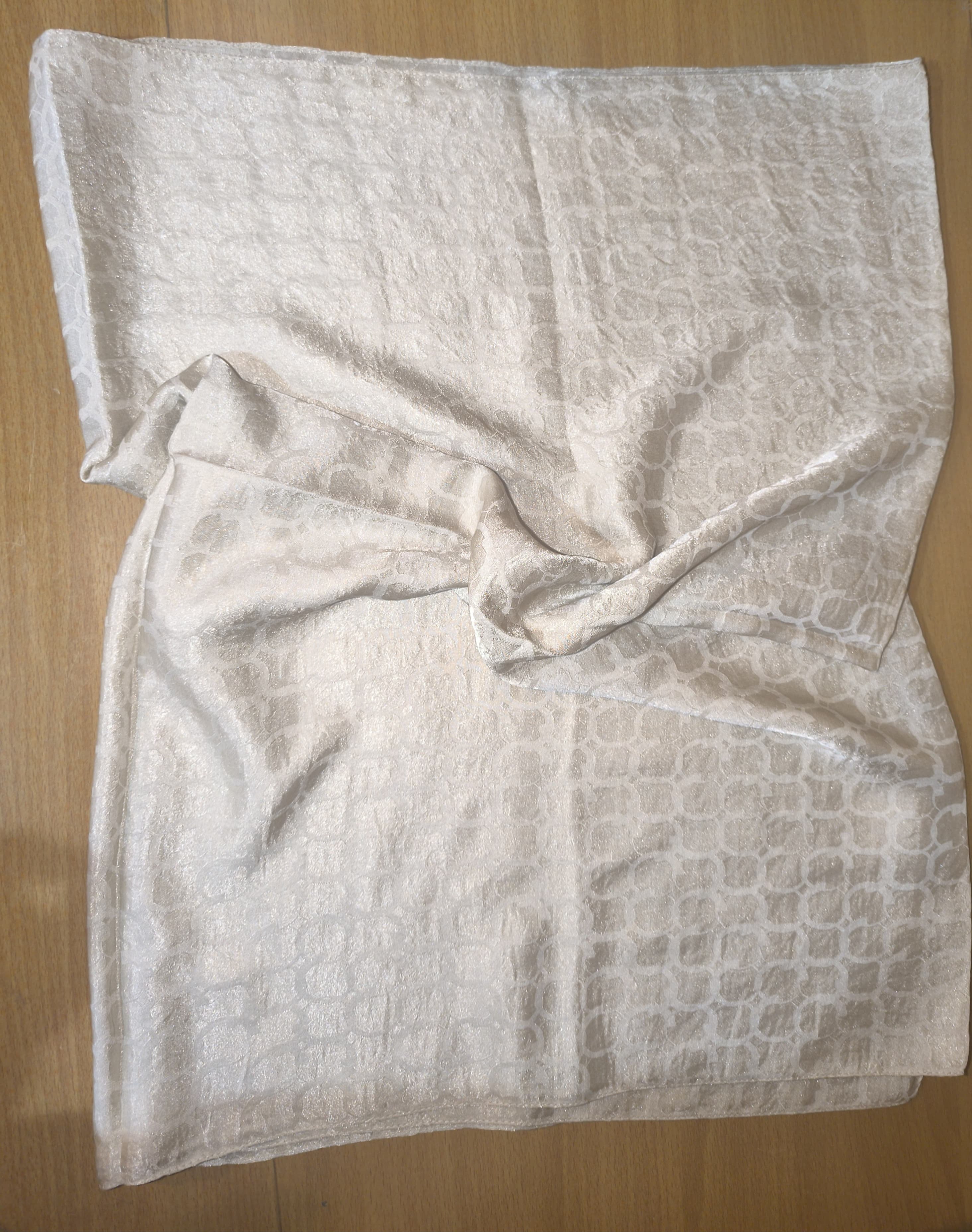 Jacquard stoles with circle design