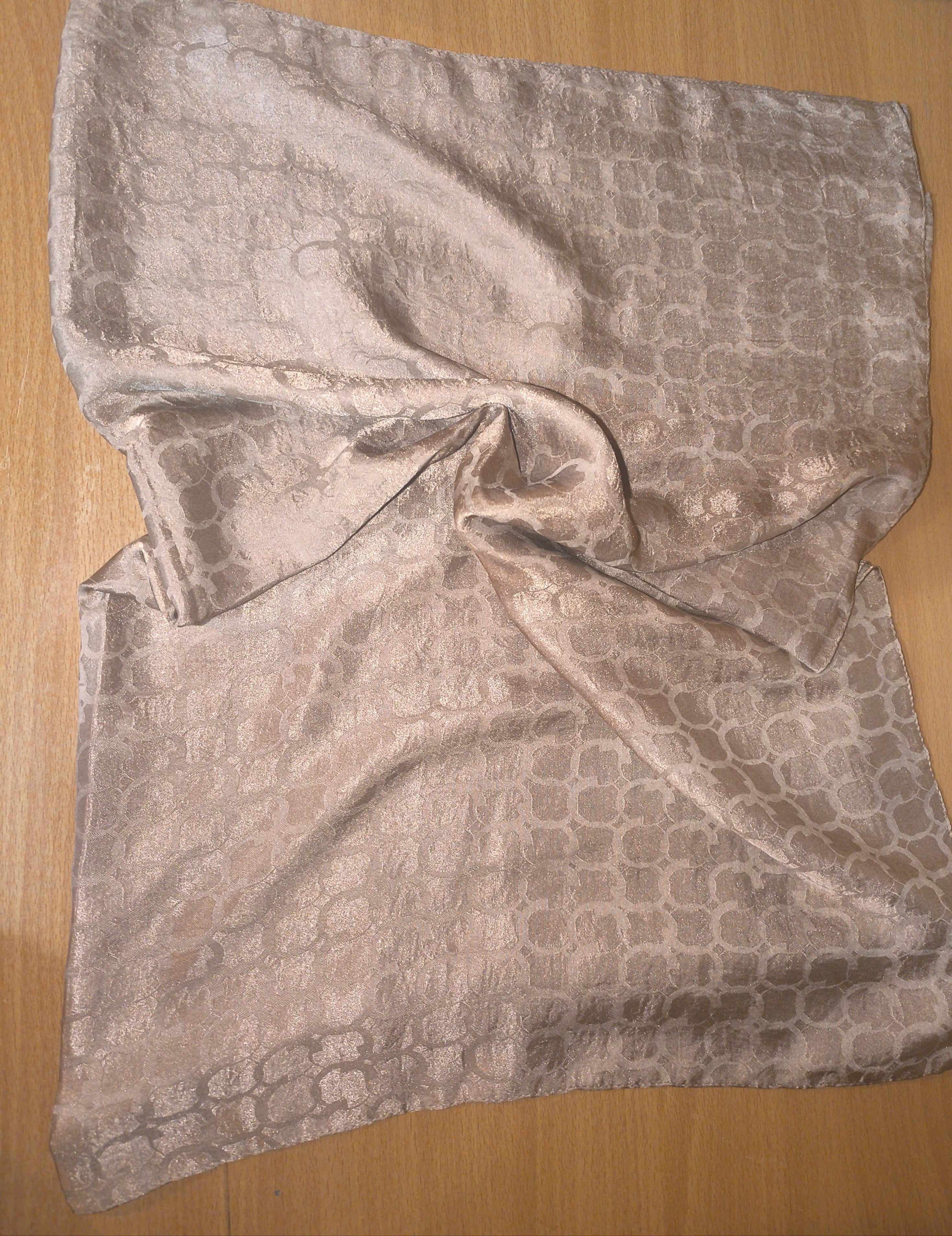 Jacquard stoles with circle design