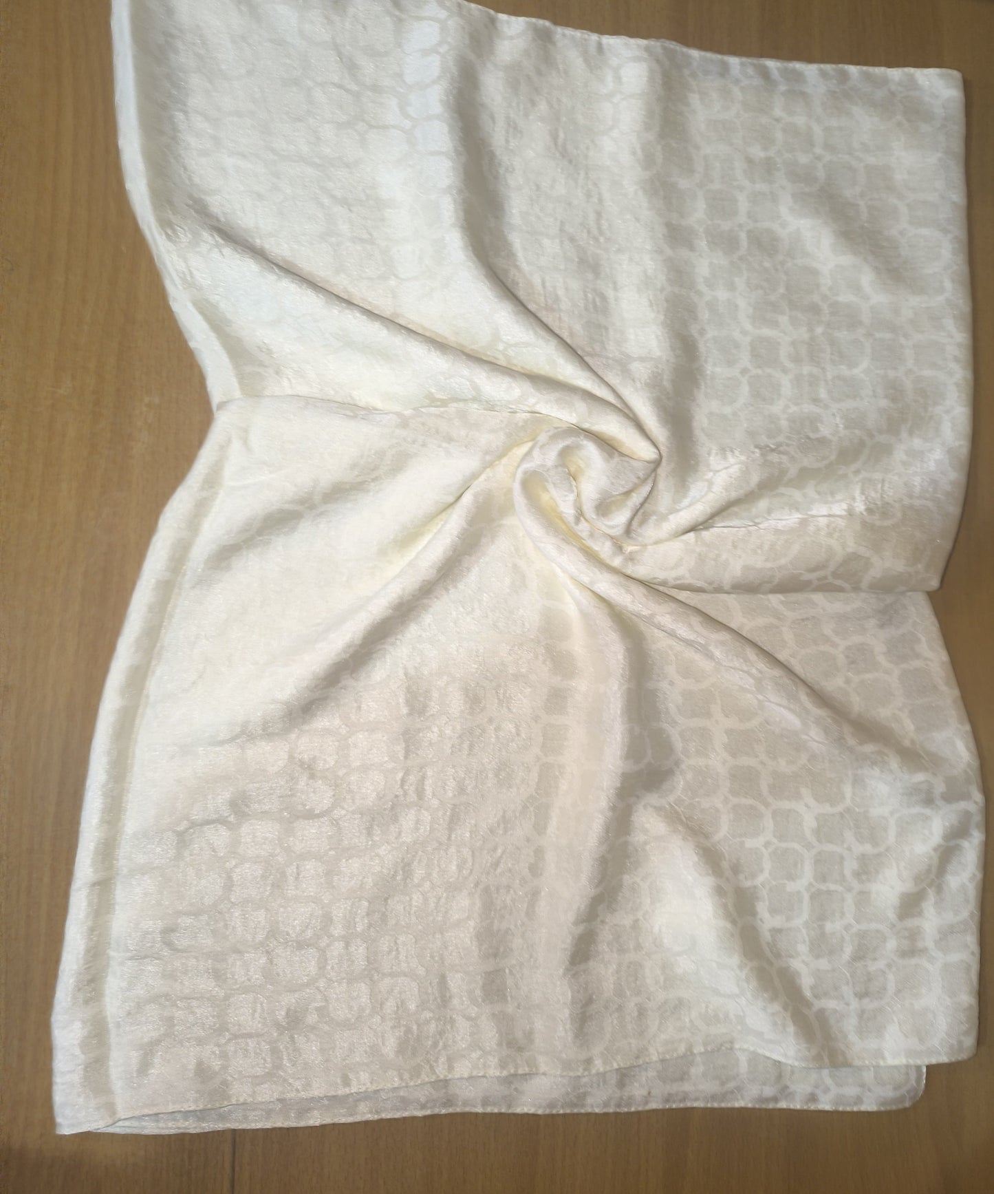 Jacquard stoles with circle design