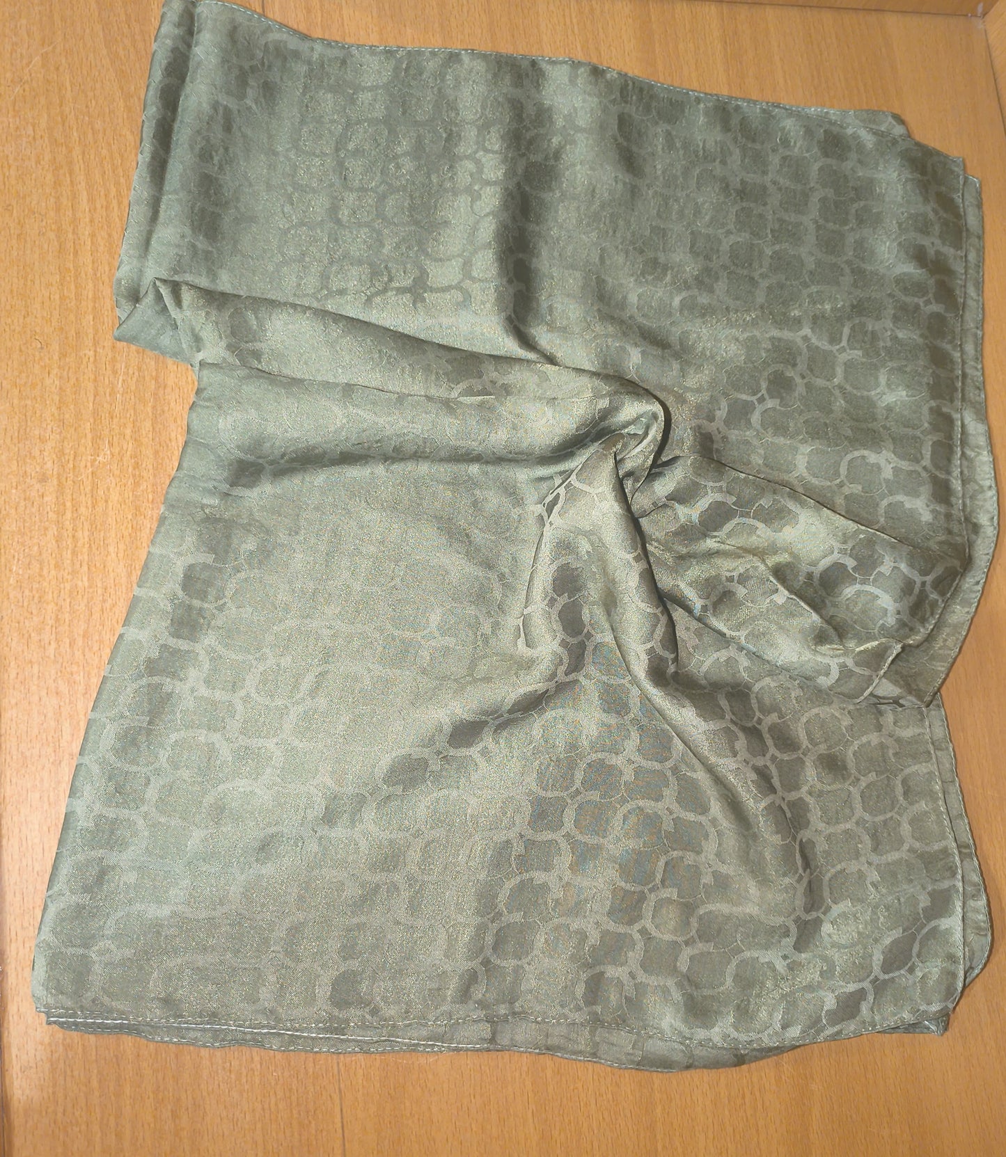 Jacquard stoles with circle design