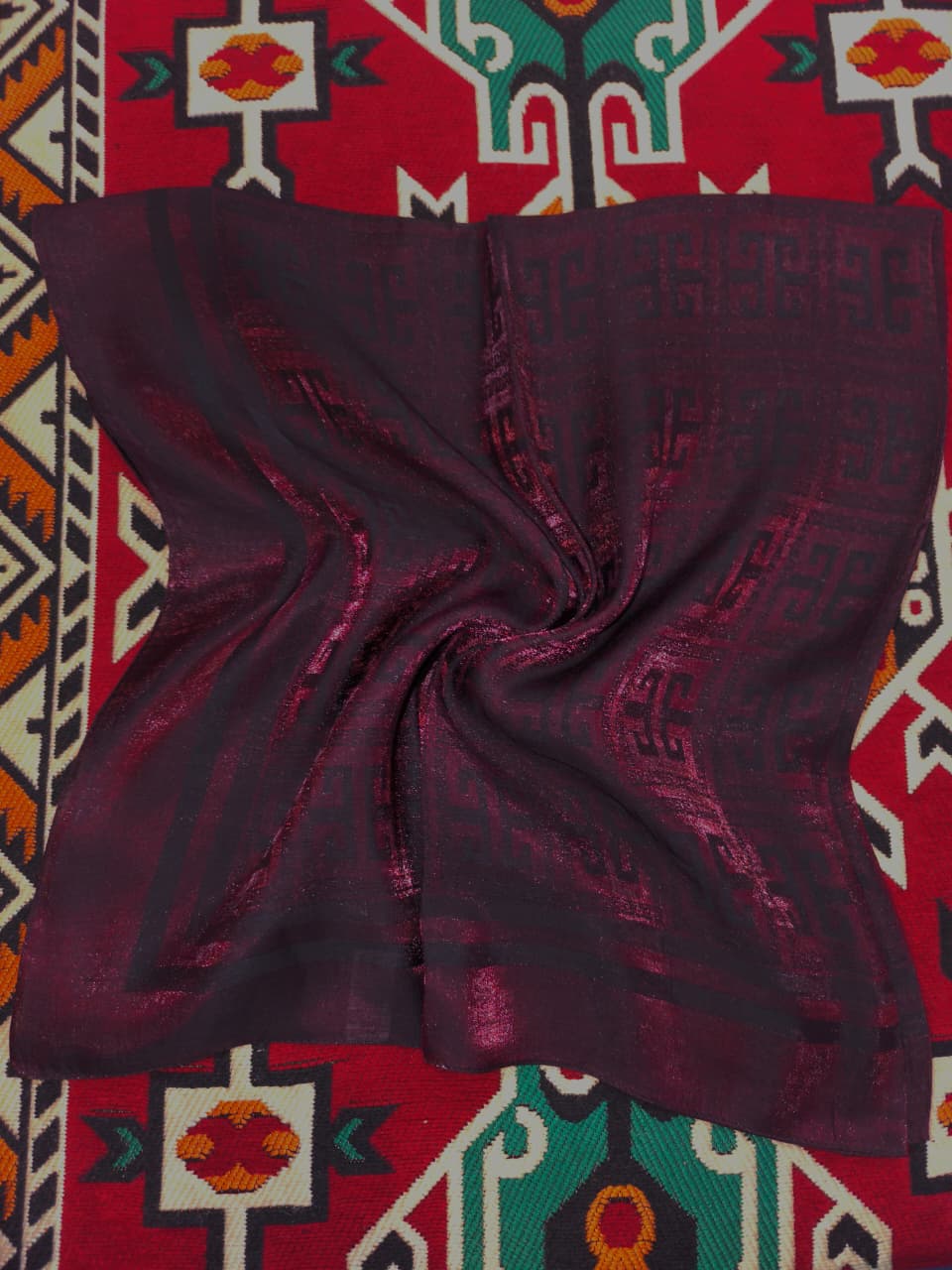 Fe Shiny Geometric Scarf