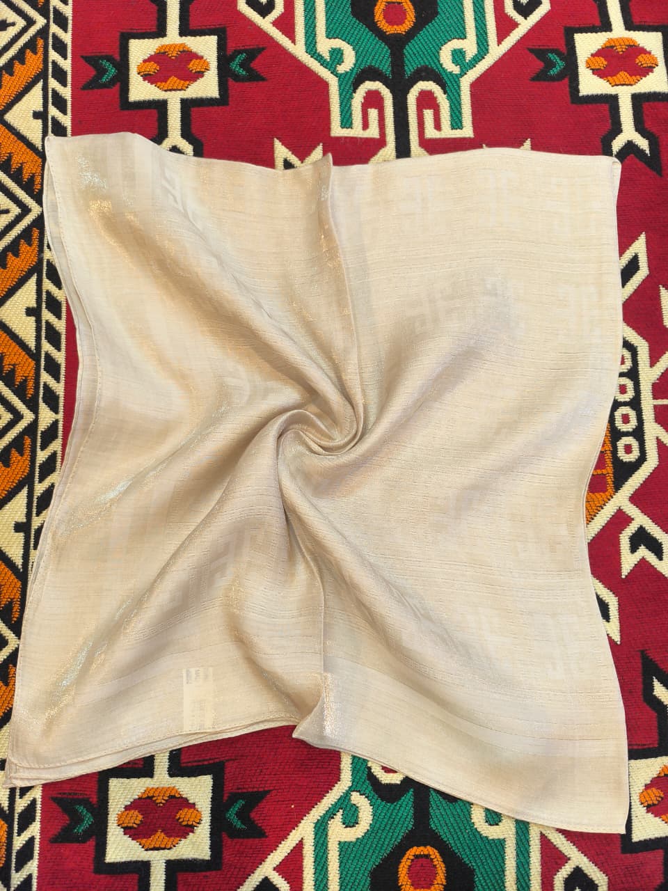 Fe Shiny Geometric Scarf