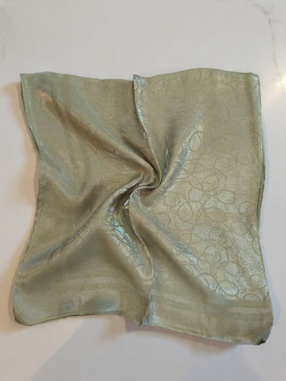 Fe Shiny scarf