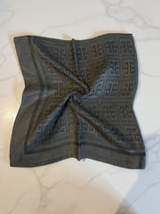 Fe Shiny Geometric Scarf